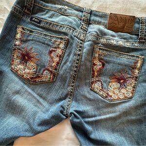 EUC Adiktd Embroidered Floral Size Women’s 6/29 Blue Denim Jeans